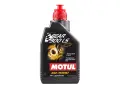 Olej Motul Gear 300 LS SAE 75W90, 1L. Idealny wybór, jeśli zastanawiasz się, jaki olej do skrzyni biegów wybrać do sportowej jazdy.