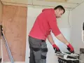 Jaką tapetę do przyczepy kempingowej wybrać, by uniknąć problemów?