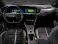 Wnętrze nowoczesnego Vauxhalla z dwoma ekranami, sportowymi fotelami i eleganckimi detalami.