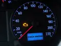 Kontrolka "Check Engine" świeci się na desce rozdzielczej. Dowiedz się, jak skasować błąd check engine bez komputera.