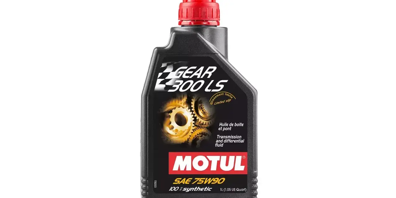 Olej Motul Gear 300 LS SAE 75W90, 1L. Idealny wybór, jeśli zastanawiasz się, jaki olej do skrzyni biegów wybrać do sportowej jazdy.