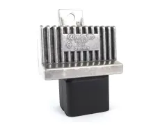 Moduł grzałki świec żarowych Nagares, oznaczony jako BED/7-12, 12V, 7700115078. Może być powiązany z błędem **dtc p0380 renault**.