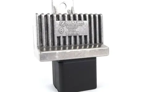 Moduł grzałki świec żarowych Nagares, oznaczony jako BED/7-12, 12V, 7700115078. Może być powiązany z błędem **dtc p0380 renault**.