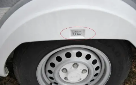 Jakie ciśnienie w oponach przyczepy kempingowej zapewni bezpieczeństwo?