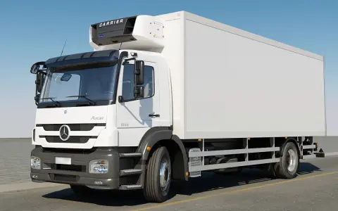Biała chłodnia Mercedes Axor z agregatem Carrier na dachu, gotowa do transportu towarów.