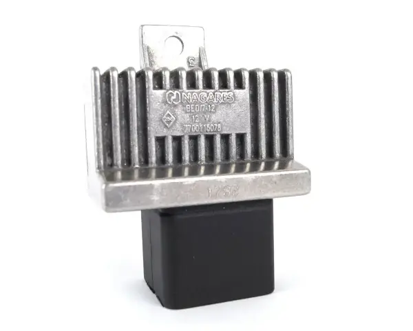 Moduł grzałki świec żarowych Nagares, oznaczony jako BED/7-12, 12V, 7700115078. Może być powiązany z błędem **dtc p0380 renault**.