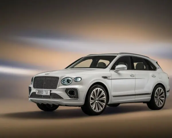 Biały Bentley Bentayga, luksusowy SUV. Sprawdź aktualną bentley bentayga cena i odkryj jego możliwości.