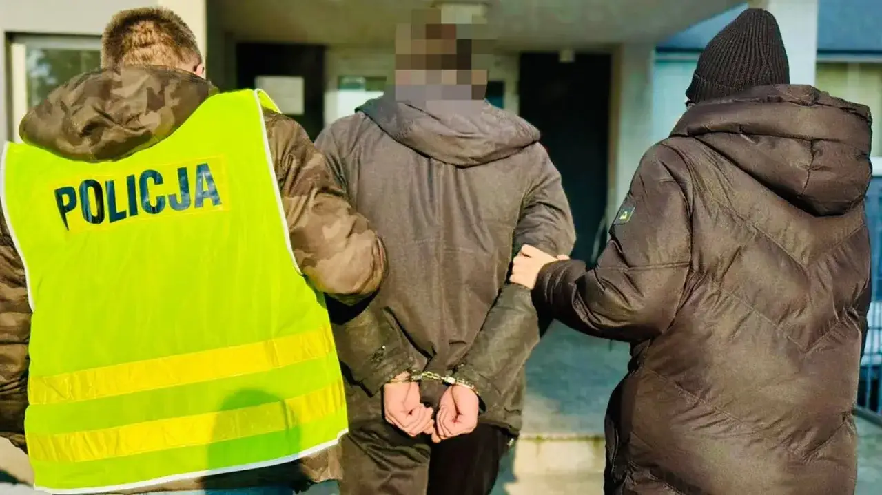 Policja zatrzymała mężczyznę w kajdankach. To może być początek sprawy o konfiskatę samochodu.