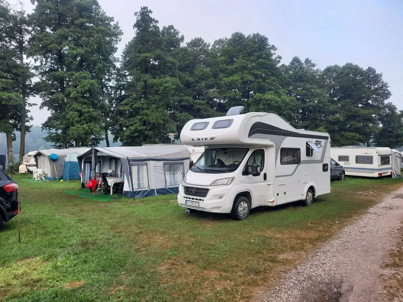 Zdjęcie Gdzie na ryby z przyczepą kempingową: najlepsze miejsca na wypoczynek